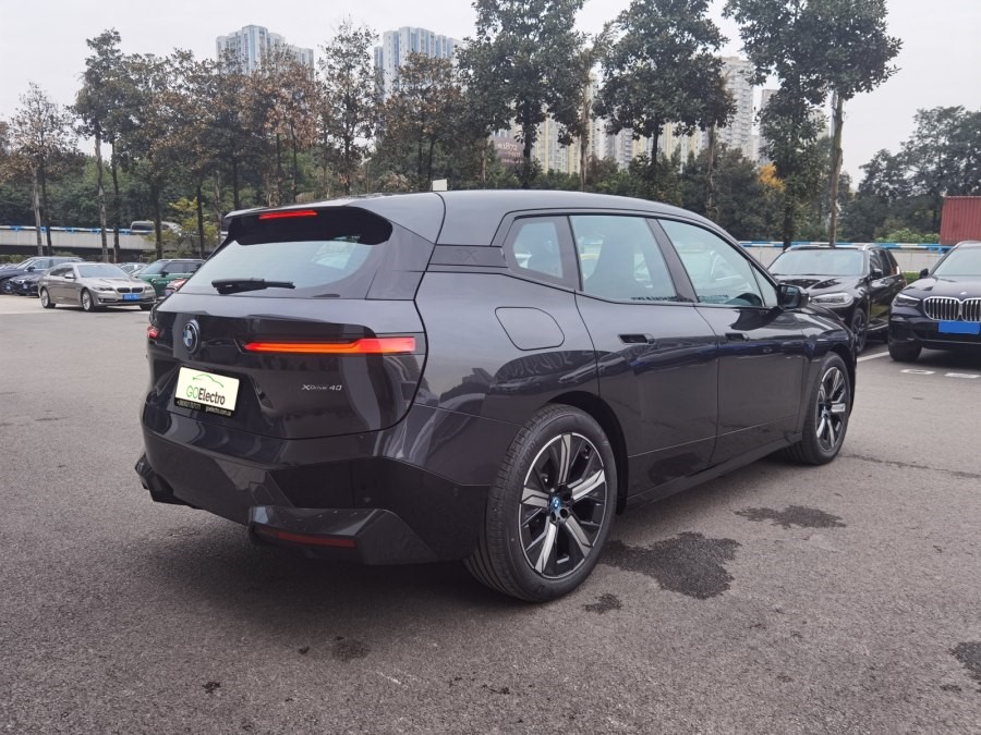 BMW iX xDrive40