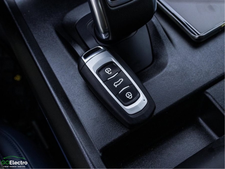 Geely LEVC TX5