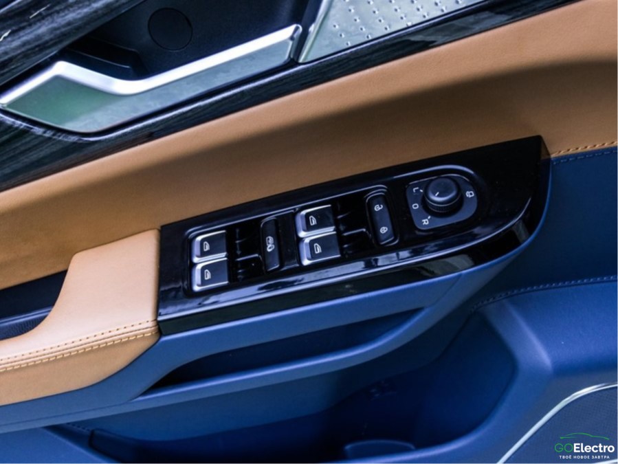 Geely LEVC TX5