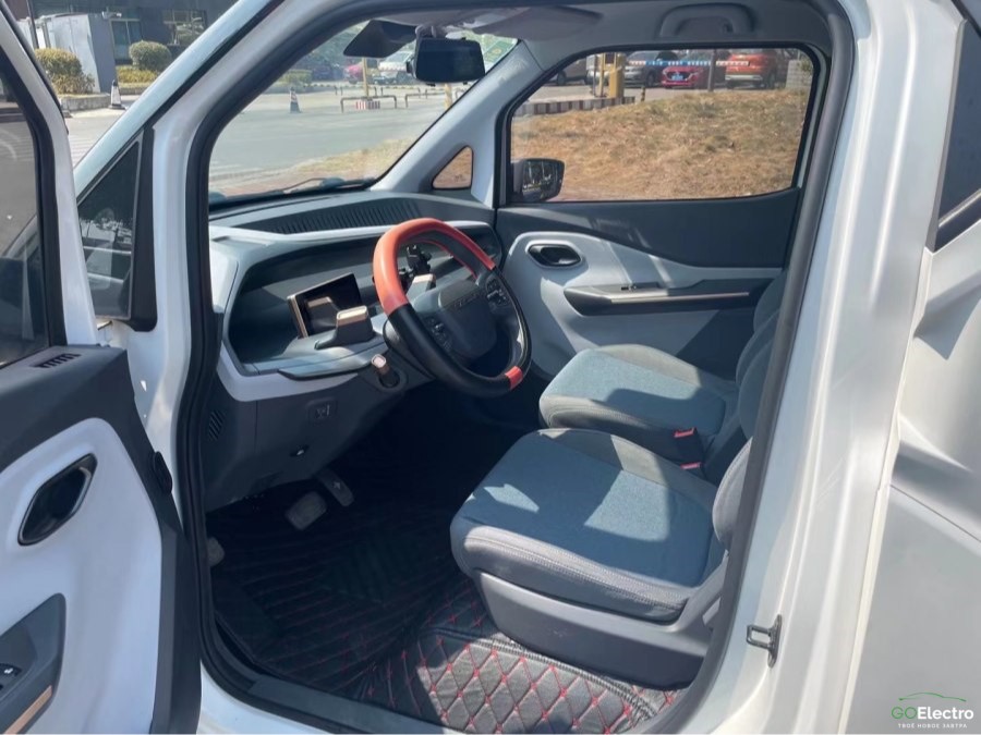Baojun E200