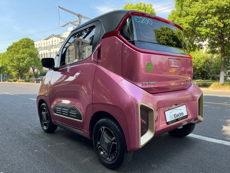 Baojun E200