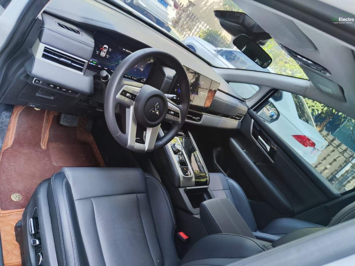 MITSUBISHI AIRTREK
