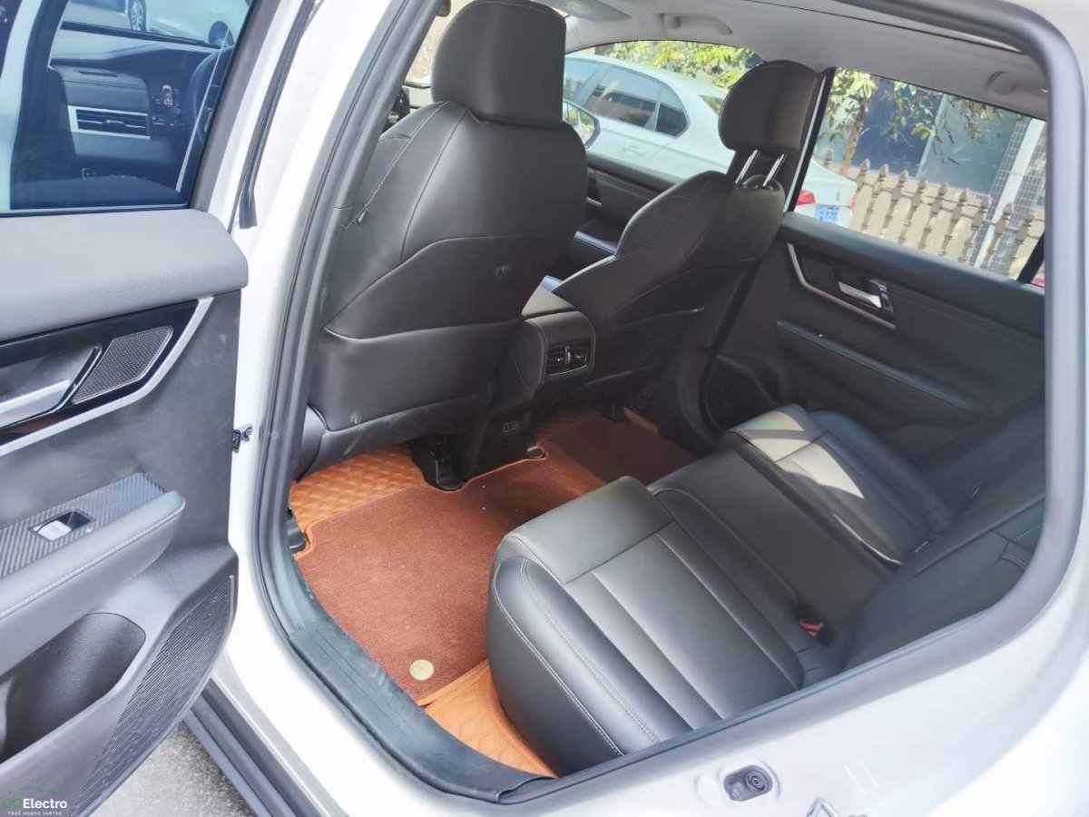 MITSUBISHI AIRTREK