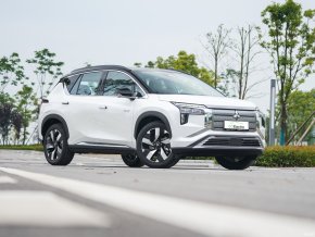 MITSUBISHI AIRTREK