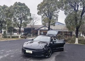ZEEKR 001