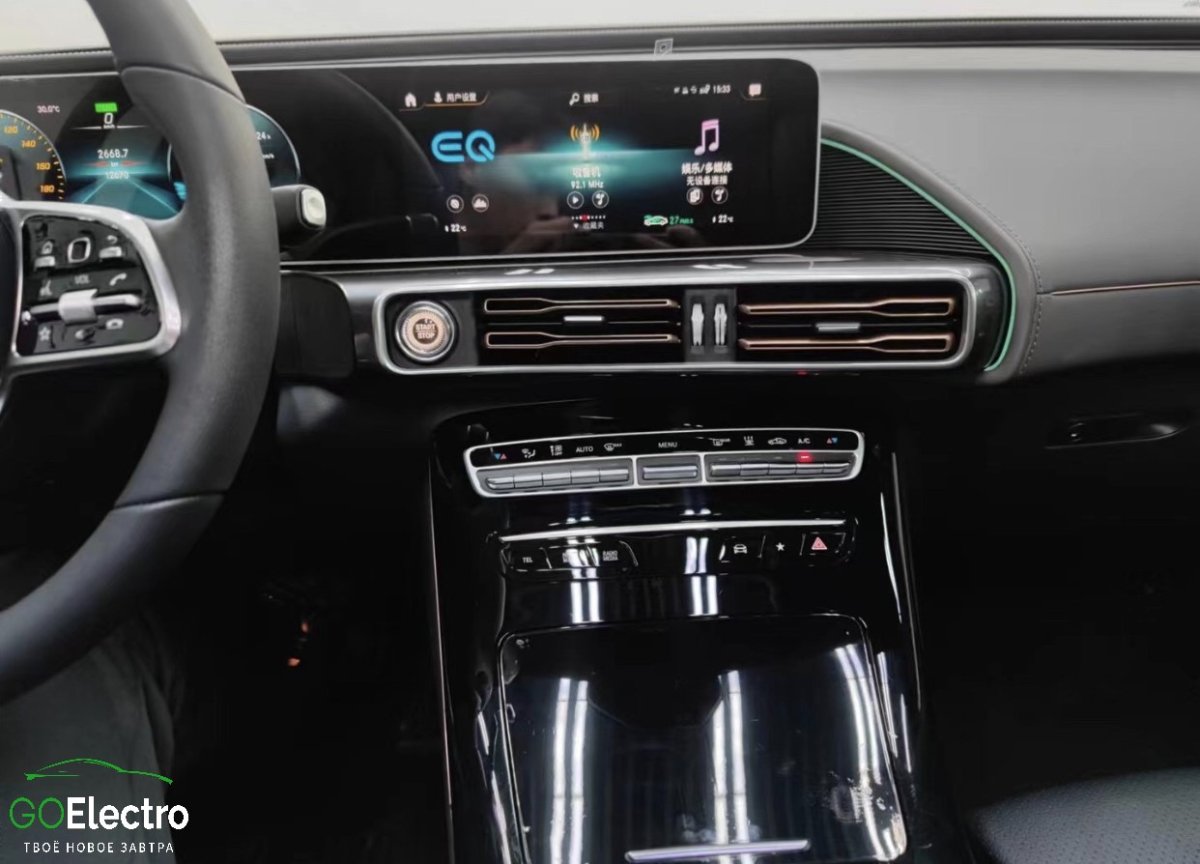 MERCEDES EQC 400