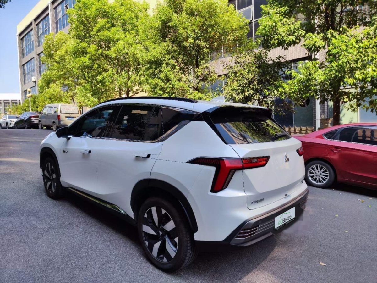 MITSUBISHI AIRTREK